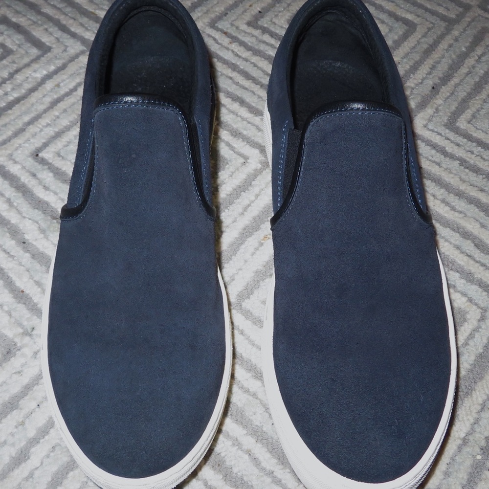 ROOTS Women’s Blue Annex Slip On: size 39 (8.5 US)